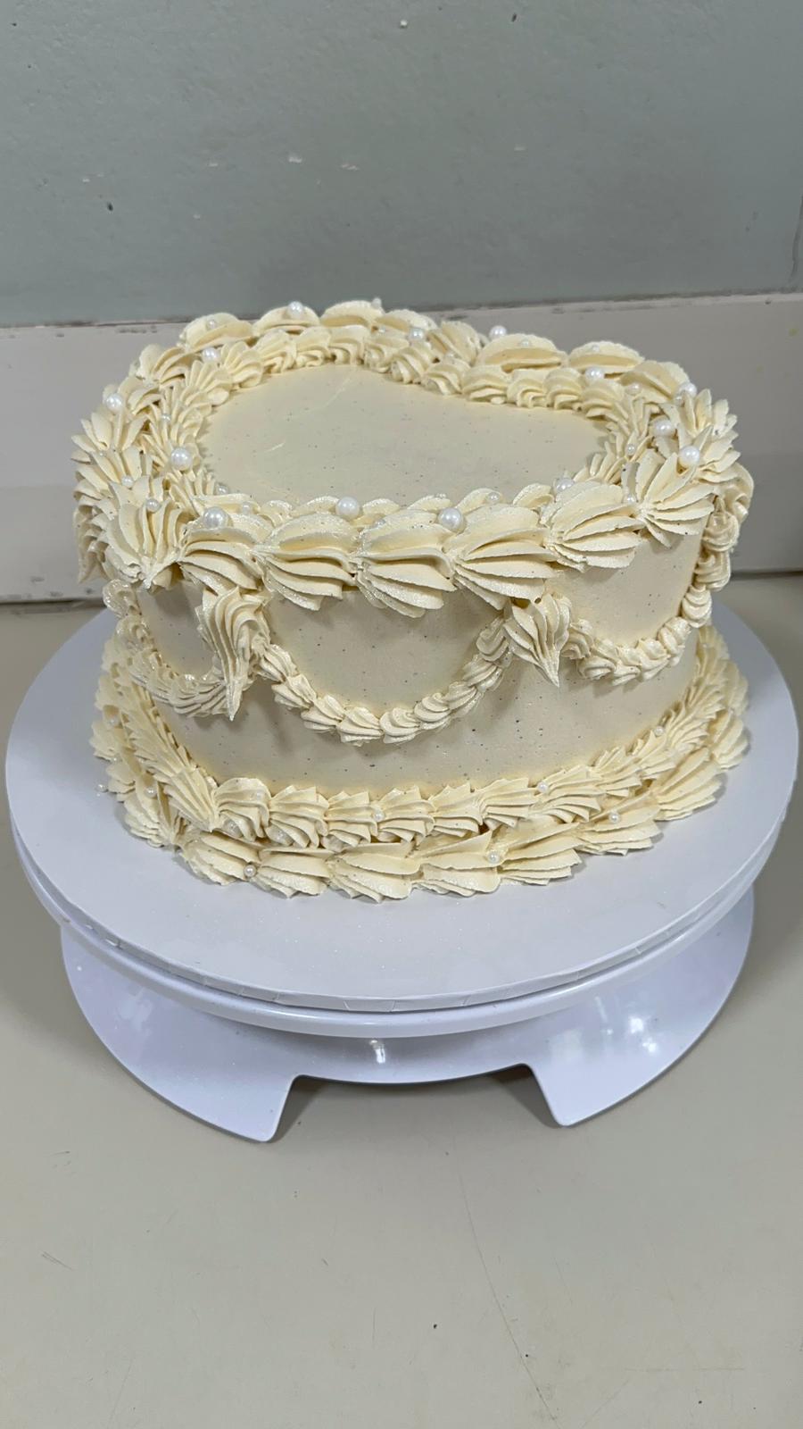 Elegant custom cake Auckland – signature design